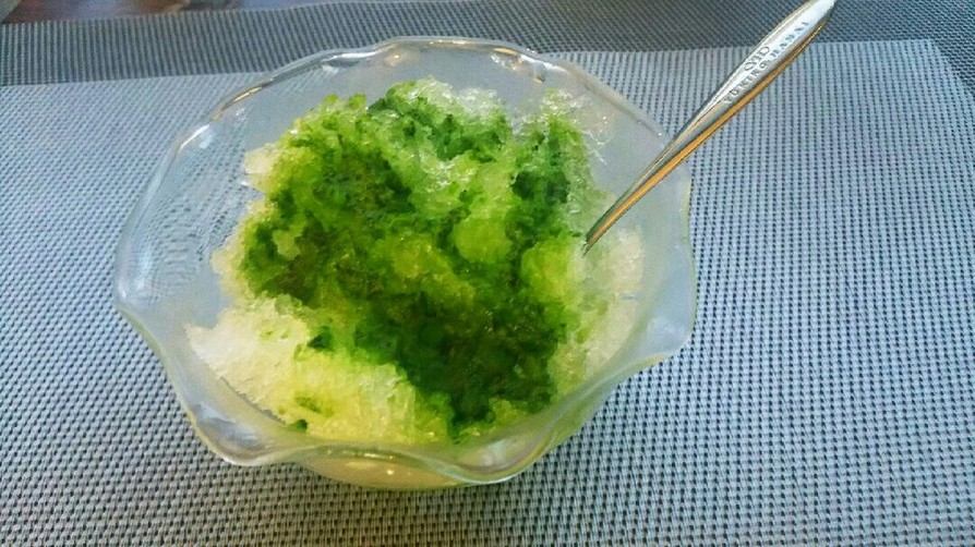 子どもに野菜！小松菜メロンシロップかき氷の画像