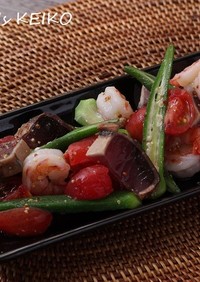 夏野菜と魚貝の彩サラダ