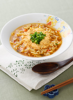 ふんわり卵の辛ラーメン