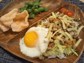暑い夏に!カレー味のタコライス