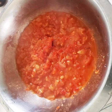 手作りトマトから作る、トマトソースの写真