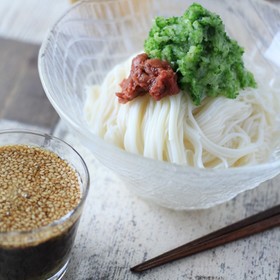 おろしキュウリと梅肉の爽やかそーめん