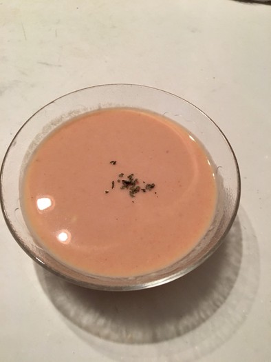 トマトジュースと豆乳で作るビシソワーズの写真