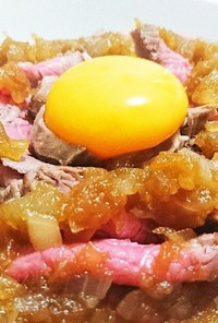ガッツリ肉とタマネギローストビーフ丼