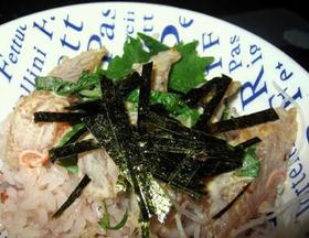 マグロの金のごまだれ漬け丼