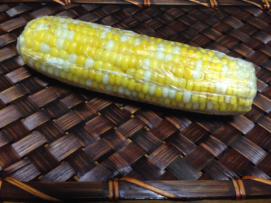 殻付きトウモロコシを電子レンジで加熱するレシピ