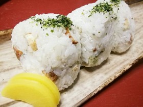 小腹すいたら~ちくわの磯辺揚げおにぎり♪