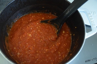 ストウブで作るプチトマトのトマトソースの写真