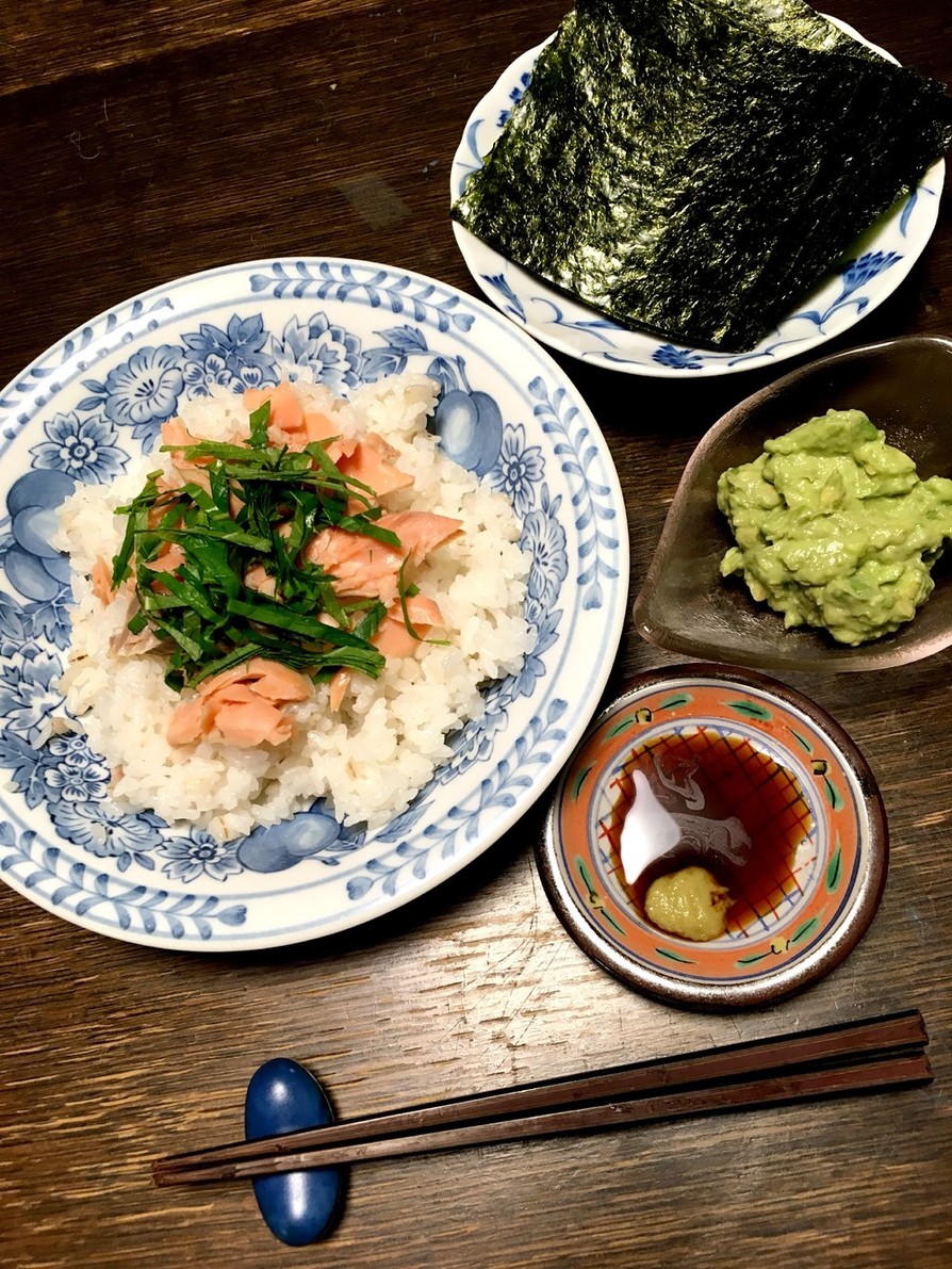 鮭と塩麹入りアボカドディップの手巻き寿司の画像