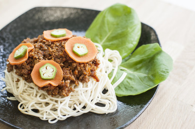 にんじんたっぷりジャージャー麺の写真