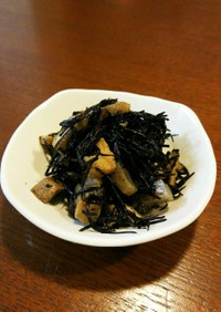ひじき、干し椎茸、高野豆腐の乾物の煮物