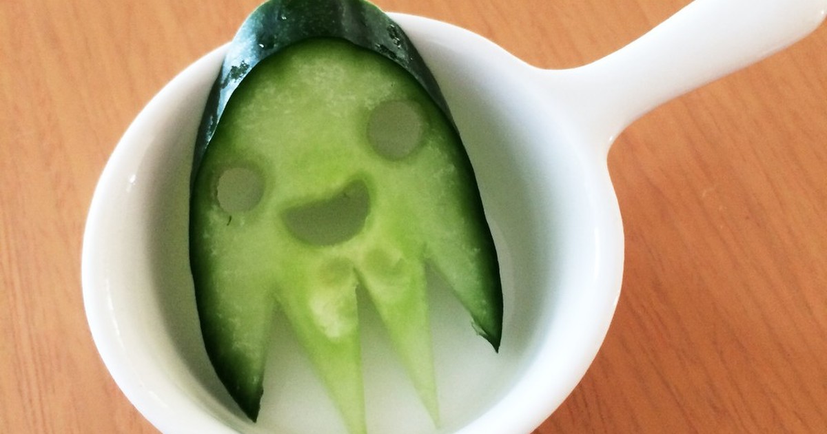 キュウリ De おばけ 飾り切り レシピ 作り方 By La Mu クックパッド 簡単おいしいみんなのレシピが354万品