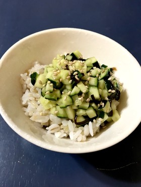 暑い日はサッパリ★きゅうり卵かけご飯