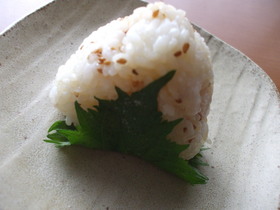 ゴマと塩・大葉おにぎり