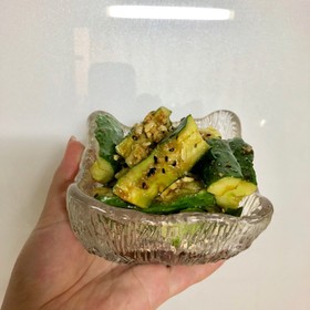 たたききゅうりのにんにく醤油漬け