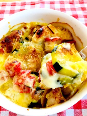 糖質オフ☆夏野菜とサラダチキンのチーズ焼