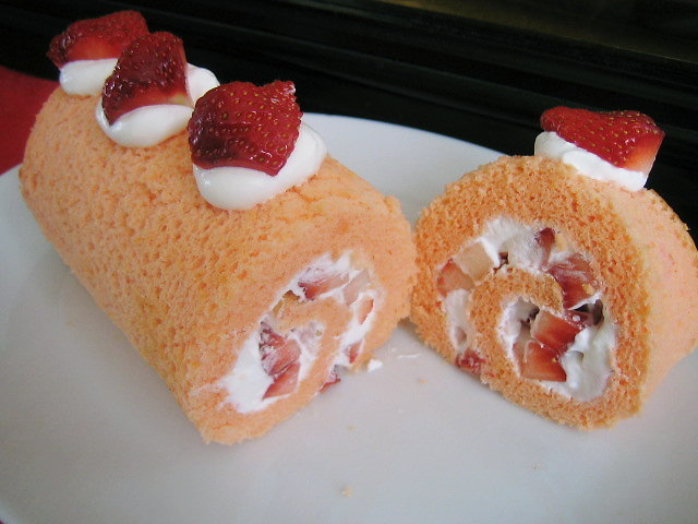 雛祭りに♪トースターで苺のロールケーキ♪の画像