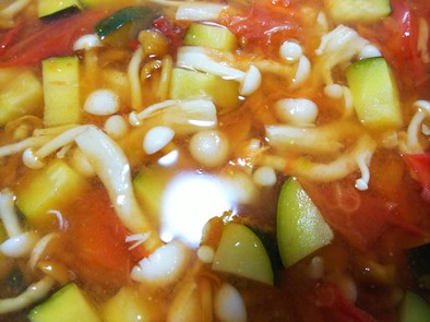 プナピーとトマトの冷製スープの写真