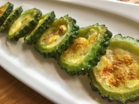 種まで食べちゃうゴーヤのターメリック焼き
