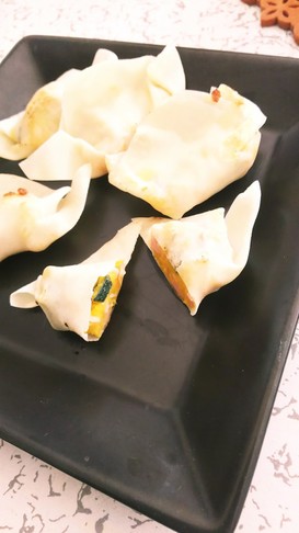 魚肉ソーセージとカボチャのワンタン焼き