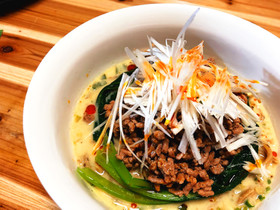 ベースパスタ担々麺