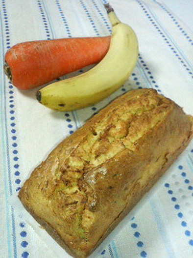 にんじん色のバナナケーキの写真