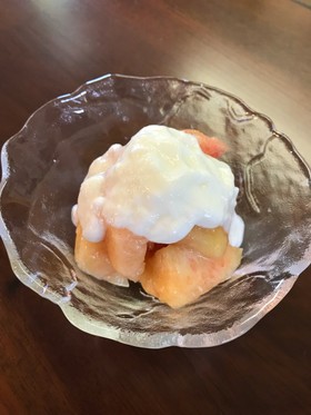 簡単!完熟桃のヨーグルトかけ