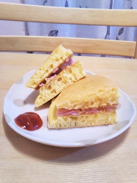 ハムとチーズのホットケーキサンド