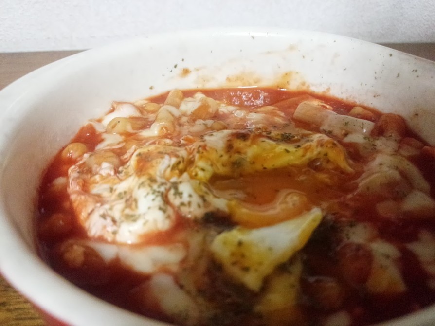 ひよこ豆とトマトマカロニ半熟卵つき♪の画像