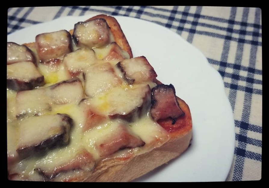【焼豚のピザ風トースト】の画像