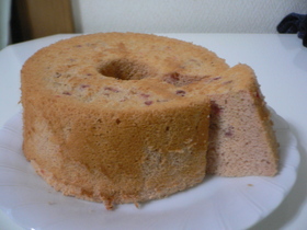 イチゴのシフォンケーキ