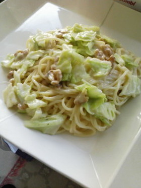 キャベツとクルミのチーズクリームパスタ