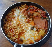 チーズプデチゲ鍋の写真