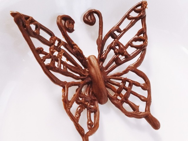 チョコレート細工 蝶々 レシピ 作り方 By Honoka クックパッド 簡単おいしいみんなのレシピが361万品