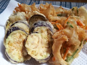 なすの天ぷらと野菜のかき揚げ!
