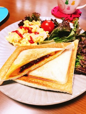 余ったカレーで!カレーチーズホットサンド