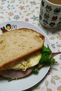 朝食に！全粒粉パンのサンドイッチ