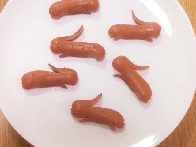 お弁当に うさぎウインナー飾り切り レシピ 作り方 By 那帆 クックパッド 簡単おいしいみんなのレシピが356万品
