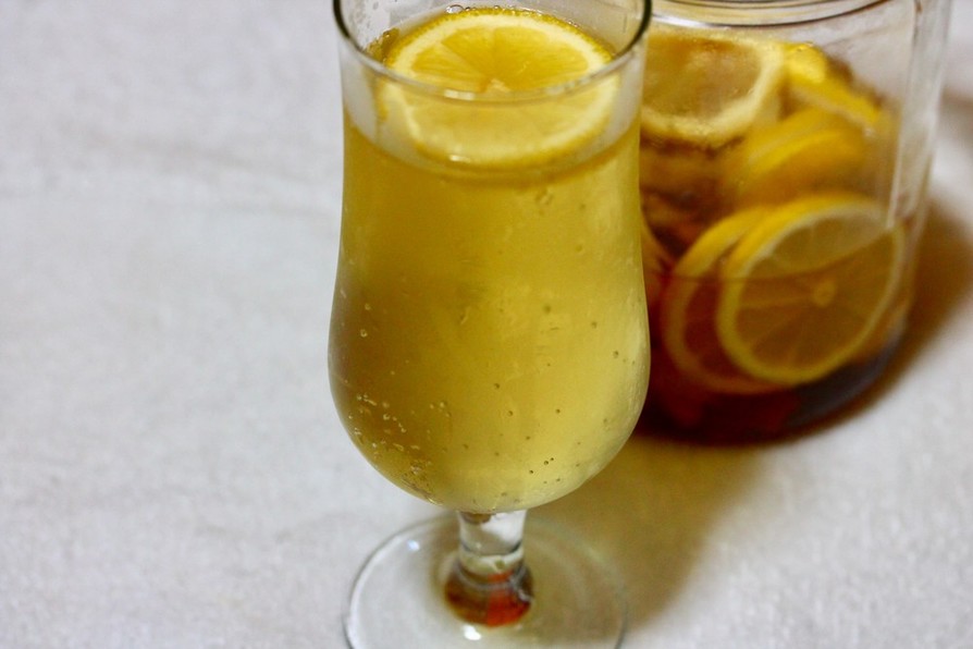 レモンと生姜の蜂蜜漬けソーダ割りの画像