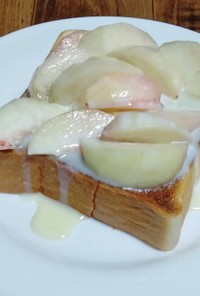 生の白桃のトースト