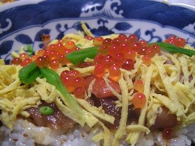 ちらし寿司ならぬ のっけ寿司?