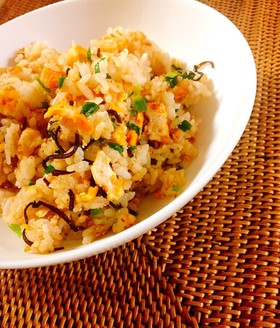 明太子と卵の塩昆布バター炒飯