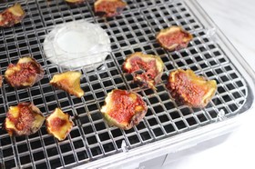 フードドライヤーでドライいちじく
