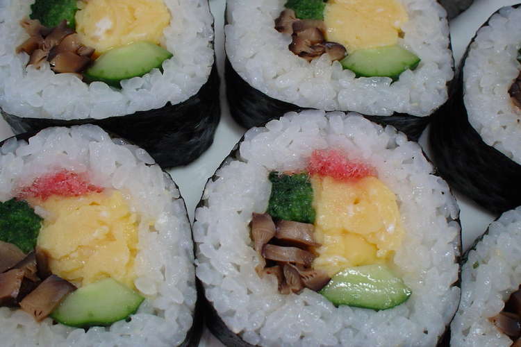 基本の太巻き寿司 レシピ 作り方 By ミーゴ クックパッド 簡単おいしいみんなのレシピが356万品