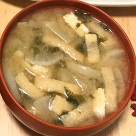 キホンの味噌汁 大根と油揚げと菜っ葉