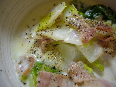 白菜とベーコンのクリームスープの写真