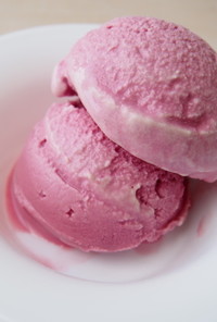 ピンクのアイスクリーム