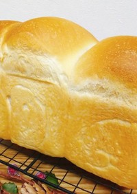 イースト少量☆山型 米粉入りパン.｡*･