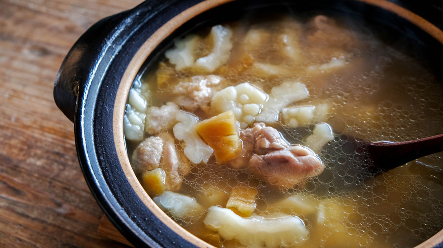 台湾電鍋パイナップル白ゴーヤー鶏肉スープの画像