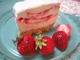 春待ち♪いちごマーブルのレアチーズケーキ